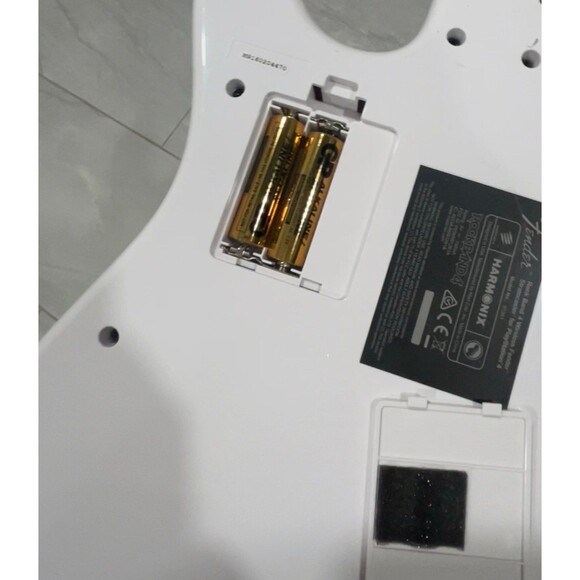 Rock band 4, white , Fender Stratocaster wireless guitar for PlayStation 4 - Picture 7 of 11